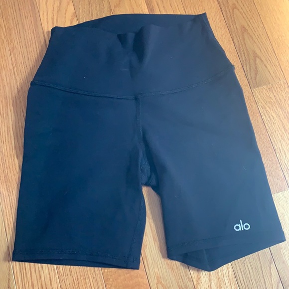 NEW Alo biker shorts XXS - Picture 1 of 3